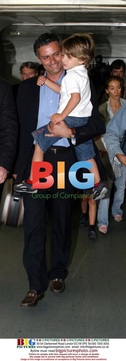 Jose Mourino and Family Arrive in London