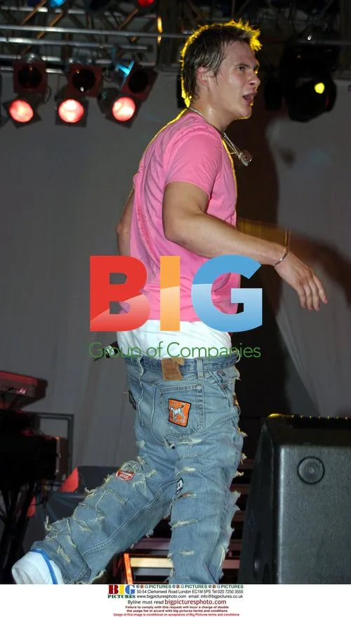 LEE RYAN of BLUE performs at concert