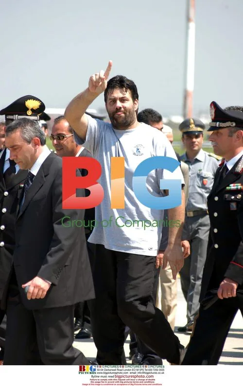 Italian Hostages Freed in Iraq Return to Italy