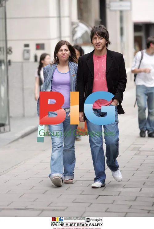 Gem Archer of Oasis walking with friend