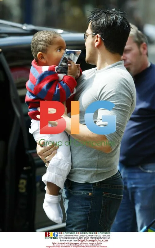Jordan and Peter Andre Shopping