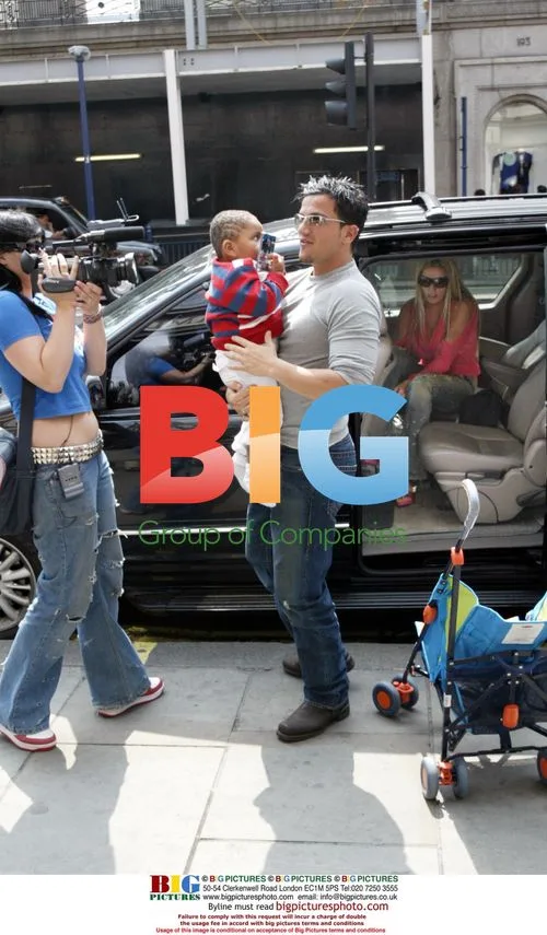 Jordan and Peter Andre Shop for Baby Harvey
