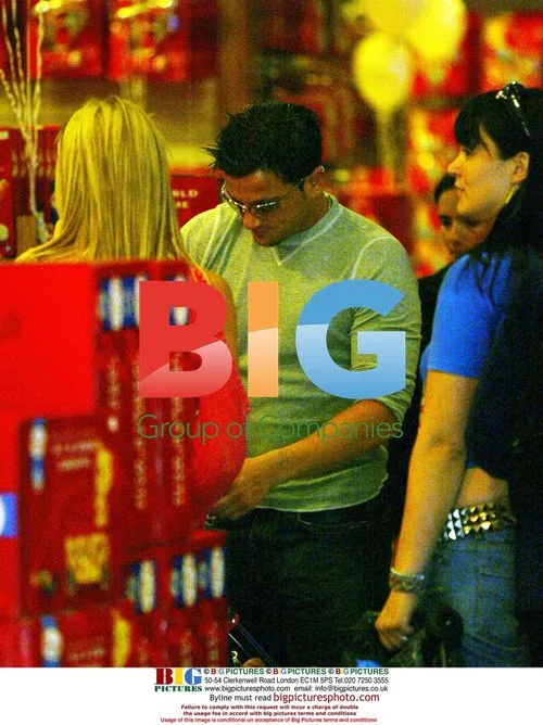 Jordan and Peter Andre Shopping