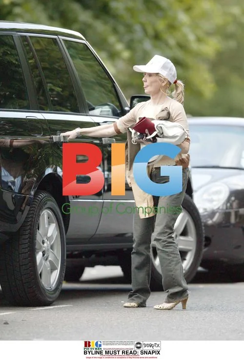 Singer Lulu Returns Home in Land Rover
