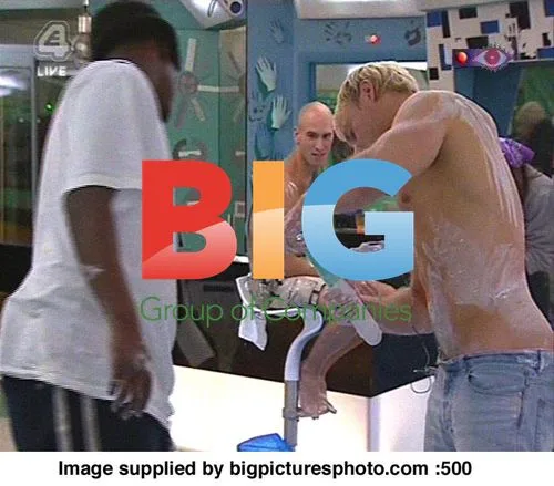 Big Brother 5 Housemates Create Plaster Cast