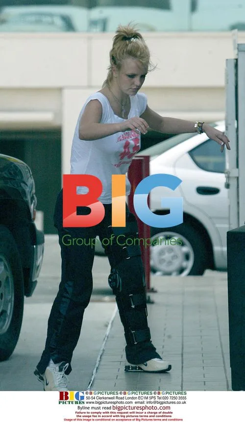 Britney Spears Out After Knee Injury