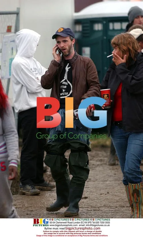 Travis Frontman Fran Healey at Glastonbury
