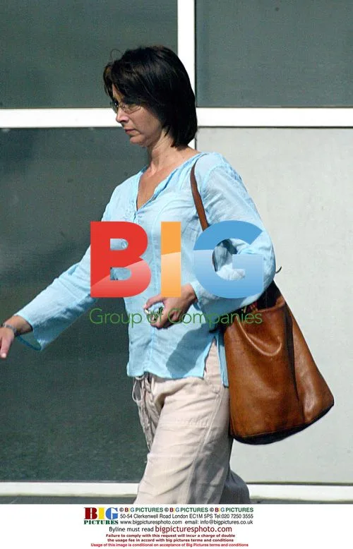 Lisa Kudrow Leaving Health Center