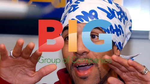 Craig David performs with guitarist on radio show