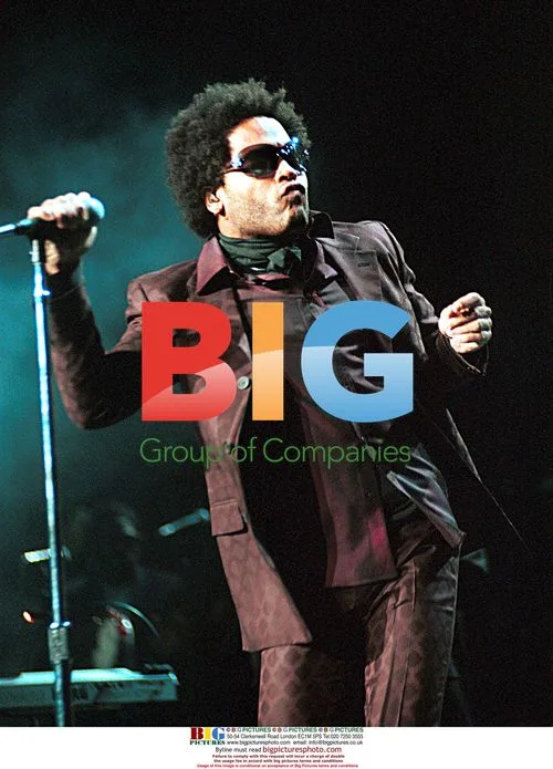 Lenny Kravitz Performs at Tweeter Center
