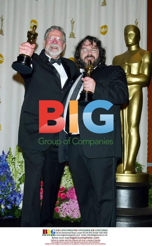 Peter Jackson and Barrie M. Osborne with Oscar for 'The Lord of the Rings'