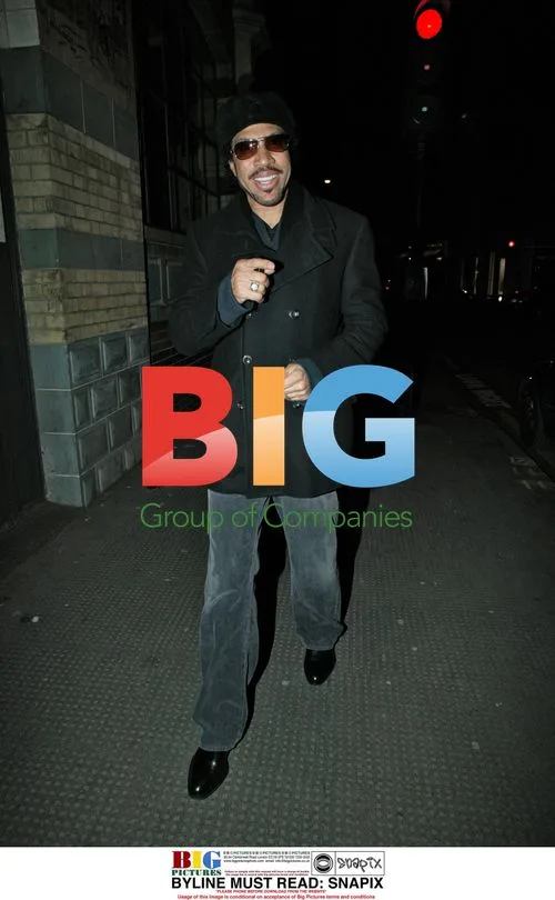 Lionel Ritchie shopping in London
