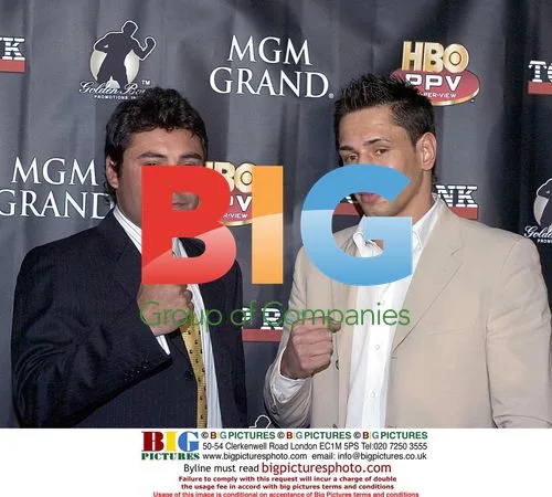 Oscar De La Hoya and Felix Sturm at press conference