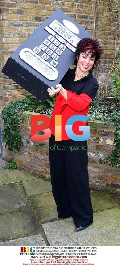 Ruby Wax campaigns against domestic violence