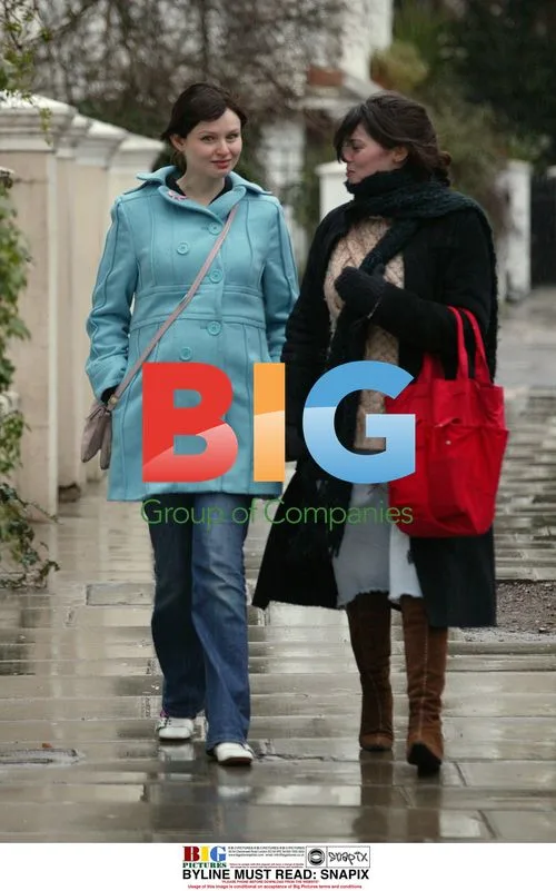 Pregnant Sophie Ellis Bextor Out Walking in London