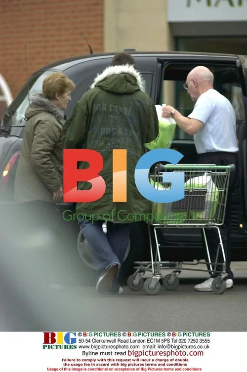 Liam Gallagher & Peggy Shopping in London