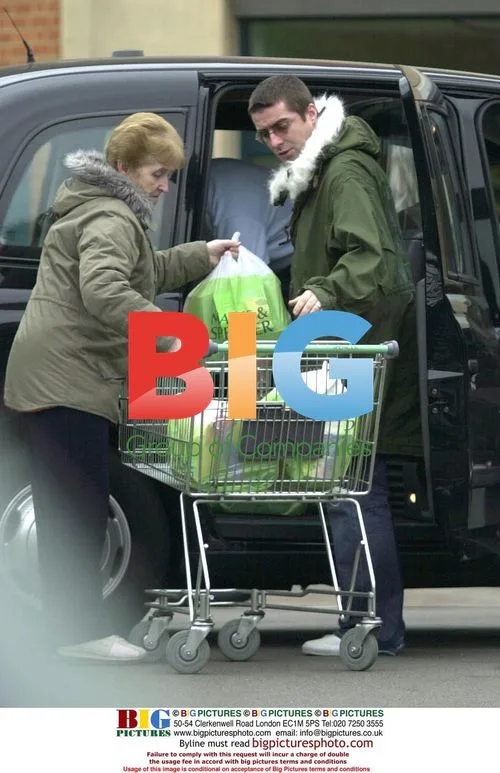 Liam Gallagher and Mom Shopping