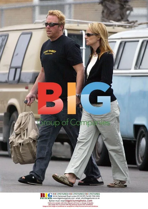Pregnant Helen Hunt strolls with boyfriend in Venice