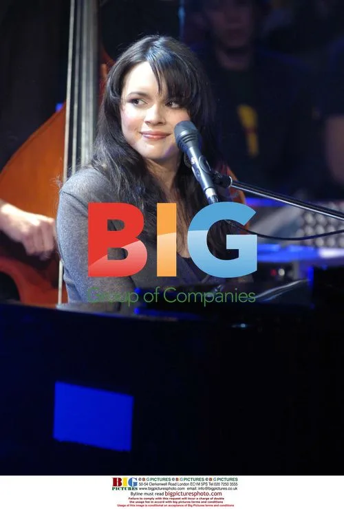 Norah Jones performs on Italian TV show