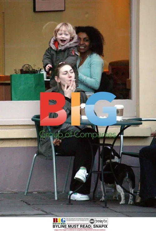 Beth Winslet Spotted Having Coffee in London
