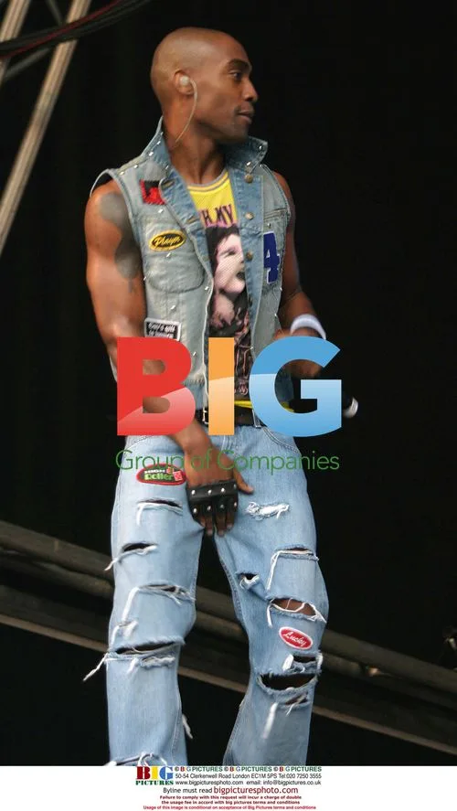 SIMON WEBBE of BLUE in Concert