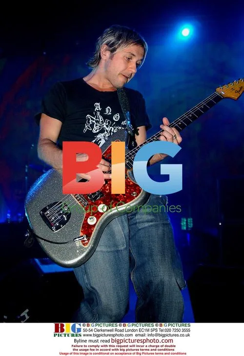Grant Nicholas of Feeder Performs in London