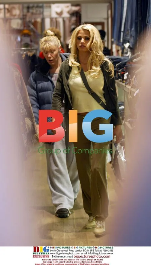 Glamour Model Jordan Shopping in London