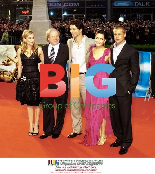 Diane Kruger, Wolfgang Petersen, Eric Bana, Rose Byrne and Brad Pitt at 'Troy' Premiere