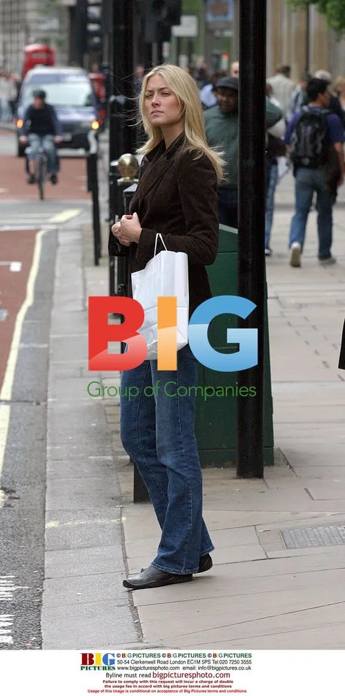 Model Heidi Wichlinski Shopping in London