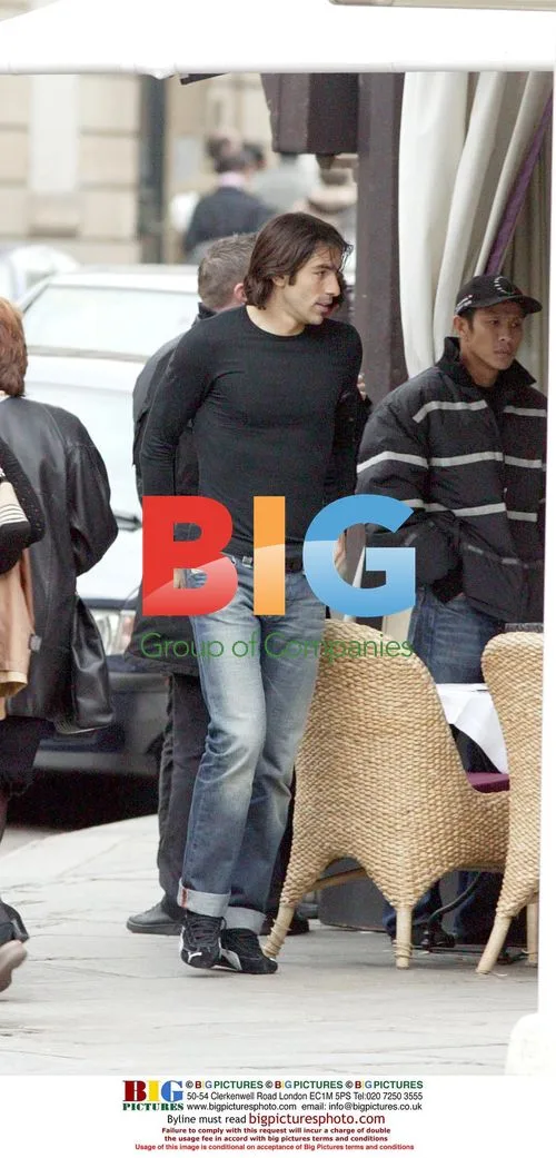 Robert Pires Leaves Restaurant in Paris