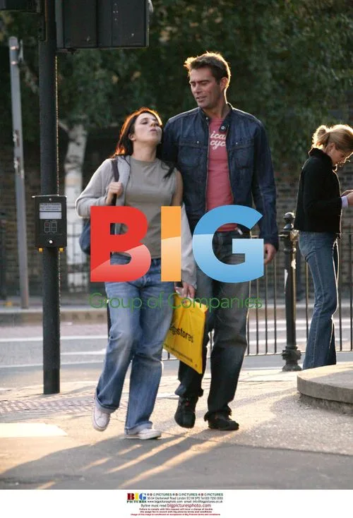 Melanie Chisholm and Thomas Star Shopping