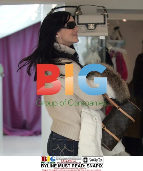 Martine McCutcheon and boyfriend shopping