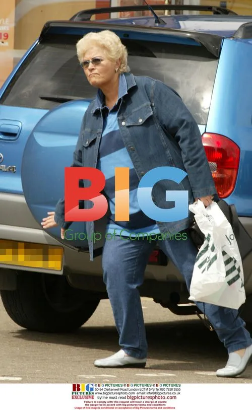 Pam St Clement Struggles With Cash Machine