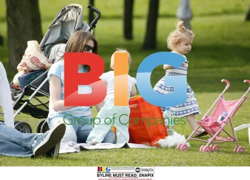Jules Oliver and Family Play in Park