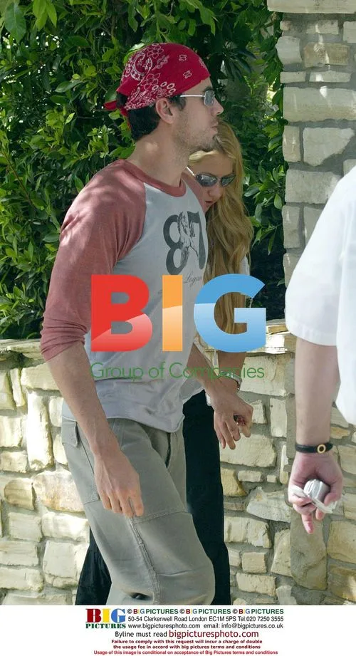 Enrique Iglesias & Anna Kournikova house hunting in Bel Air