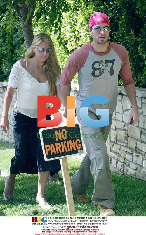 Enrique Iglesias and Anna Kournikova out house hunting