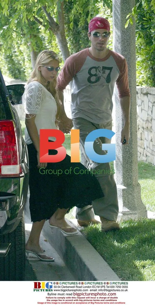 Enrique Iglesias and Anna Kournikova out house hunting
