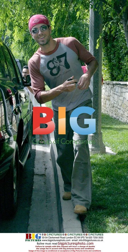 Enrique Iglesias and Anna Kournikova house hunting in Bel Air