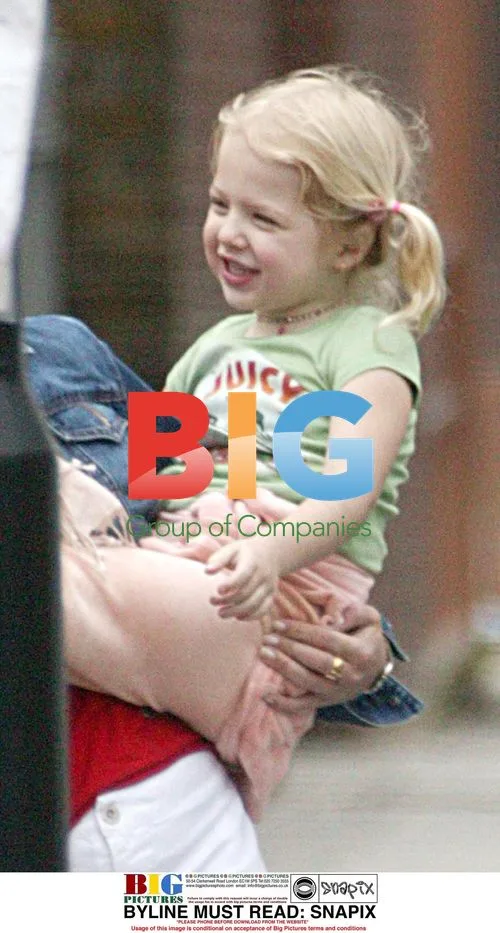 Anais Gallagher out with Nanny