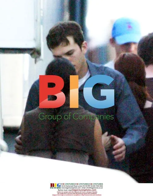 Demi Moore meets Ashton Kutcher on movie set