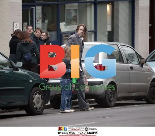 Jonathan Ross and Children Shopping