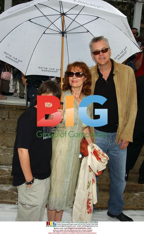Susan Sarandon, Tim Robbins & Son at 'The Day After Tomorrow' Premiere