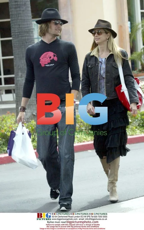 Mira Sorvino and Chris Backus Shopping in Malibu