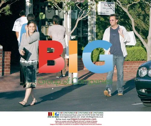 Mathew Perry and Amanda Peet shopping