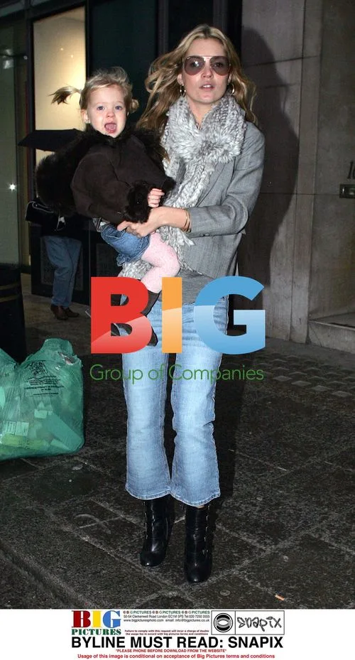 Kate Moss Shopping with Daughter