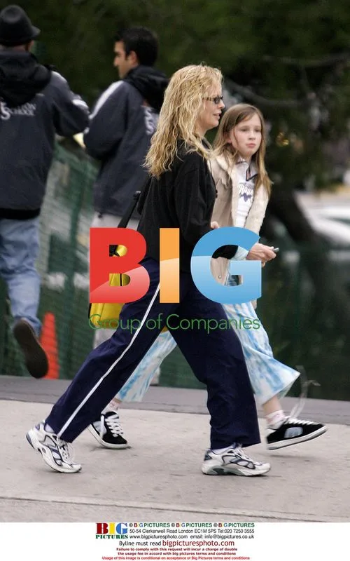 Kim Basinger & Daughter Ireland Shopping