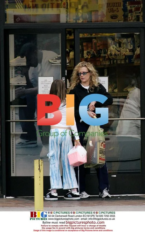 Kim Basinger and Daughter Ireland Shopping