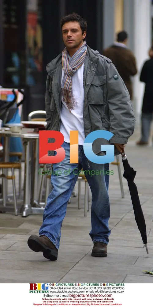 Denise Van Outen and boyfriend Richard Traviss out shopping in London