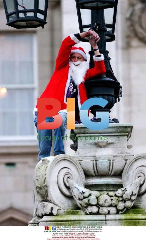 Fathers For Justice Protester at Buckingham Palace