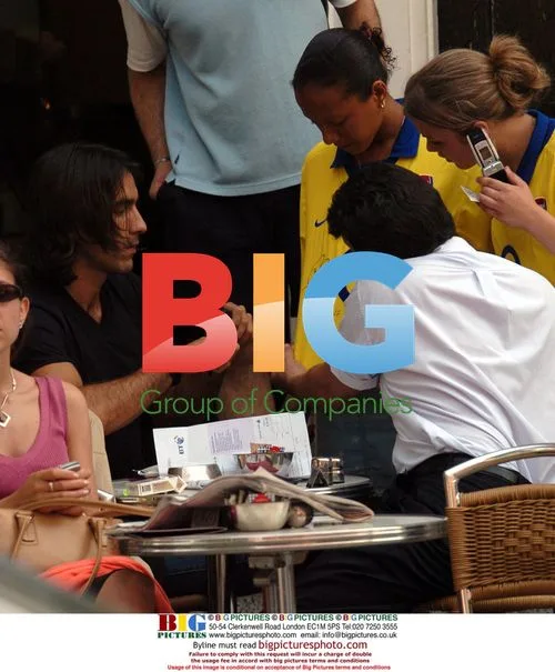 Robert Pires Pictured with Girlfriend in North London